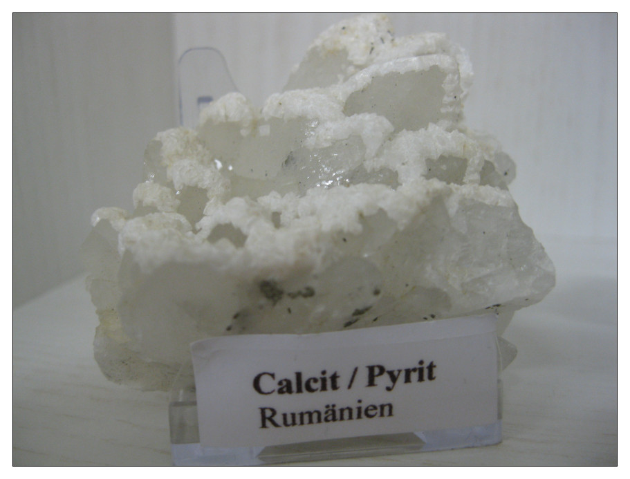 Calcit mit Pyrit